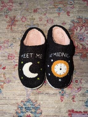 Black Cozy 'Meet Me at Midnight' Slippers